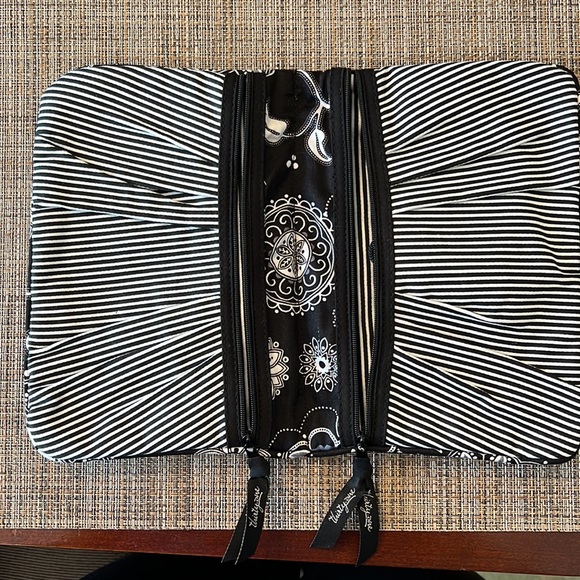 Thirty One Jewelry Roll with Pouches - Picture 4 of 5